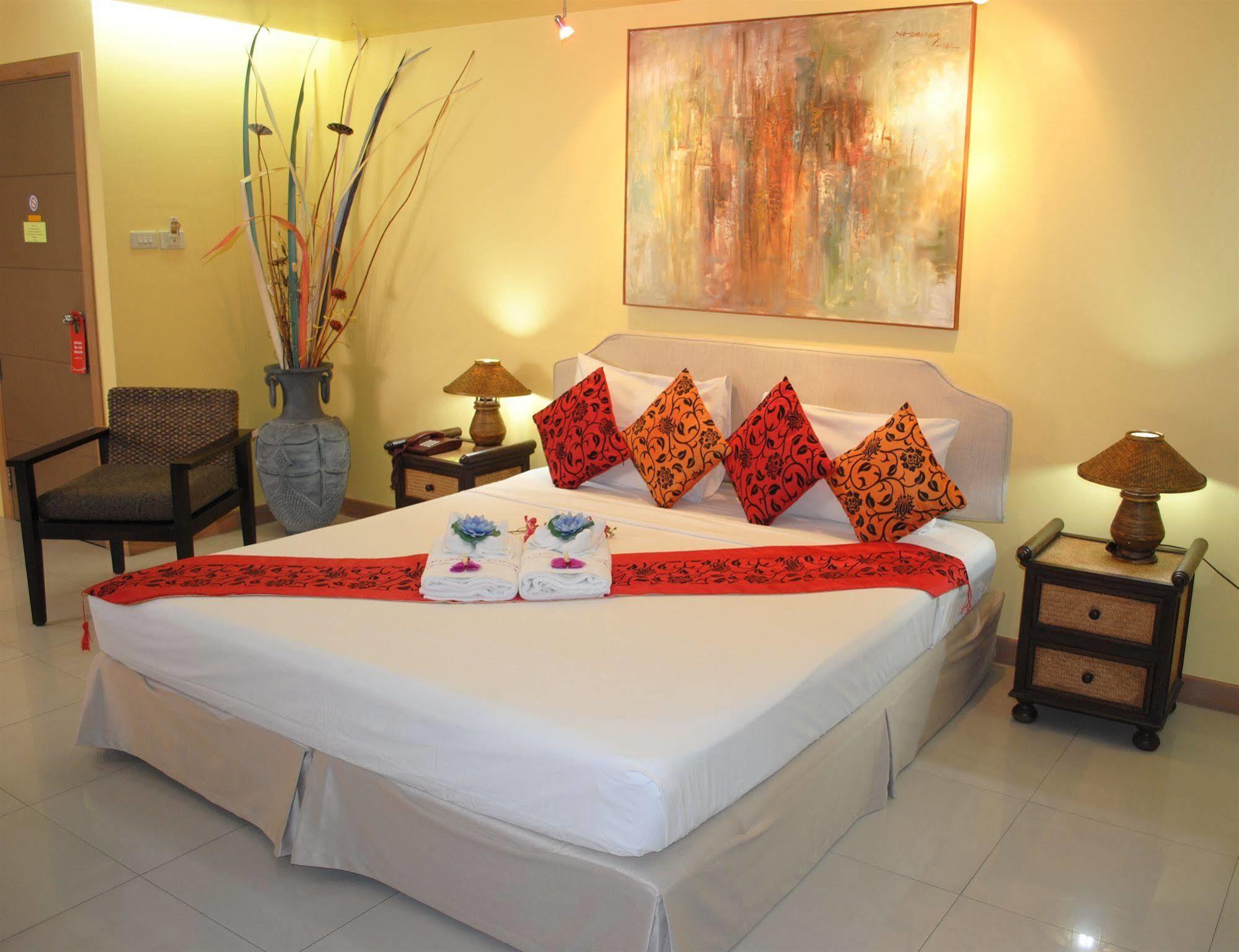Pasadena Lodge Pattaya Extérieur photo